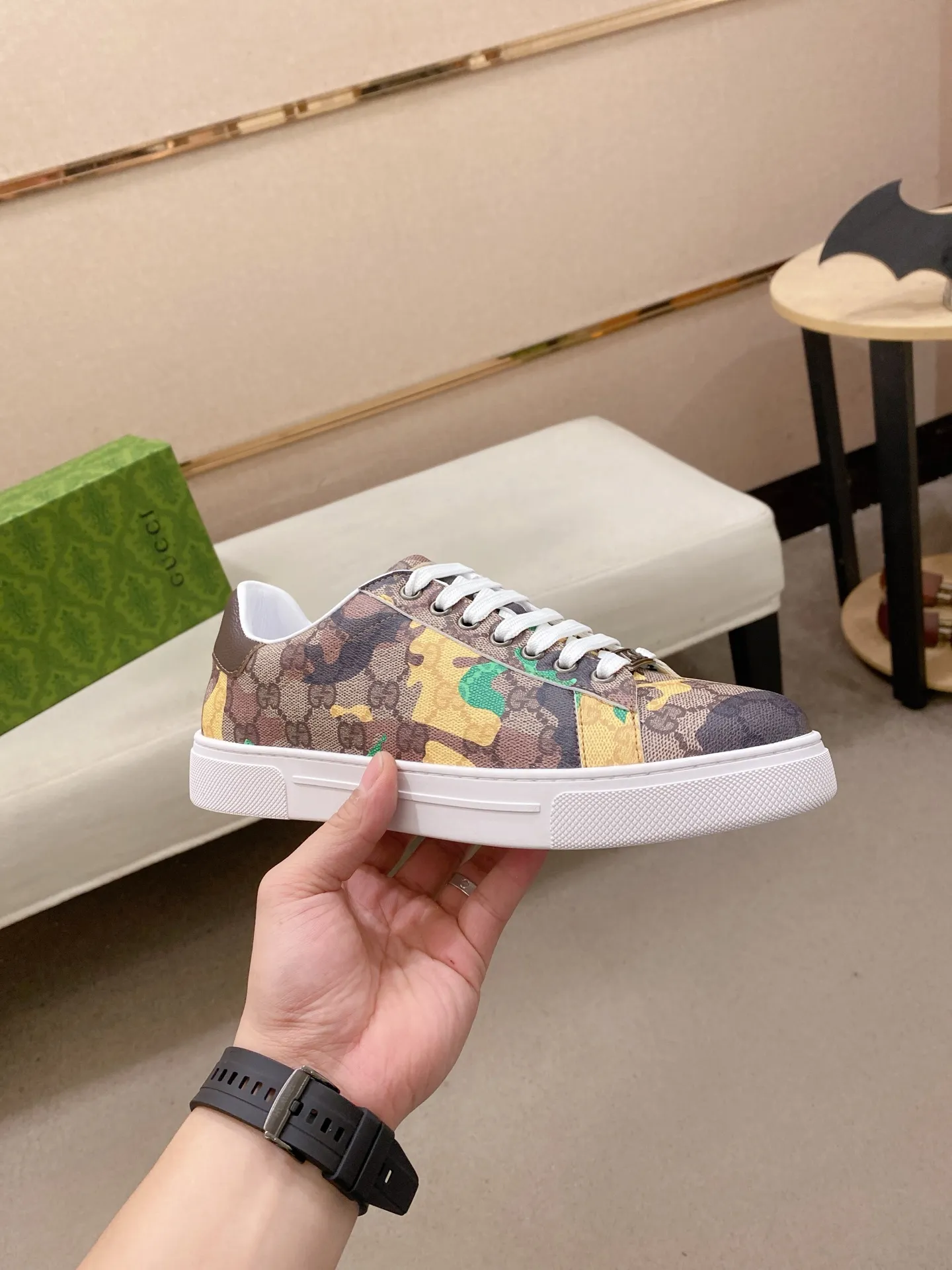 Ex-factory price 380💰【Gucci】Gucci men’s latest series of casual shoes! The official website is built 1:1. The upper is made of imported high-quality cowhide, and the lining is made of high-quality sheepskin, which is soft and comfortable. Picky selection of materials and exquisite workmanship give you the best enjoyment. Number of yards: 38-44 yards.